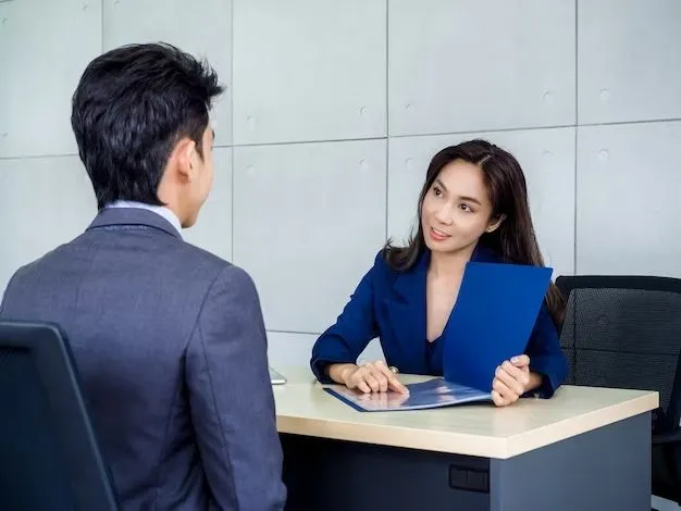 HR Admin làm việc