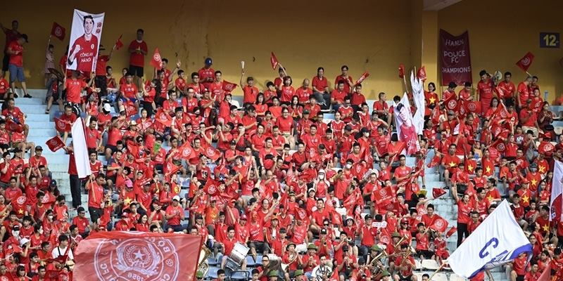 Các trận đấu tại V-league luôn thu hút đông đảo khán giả